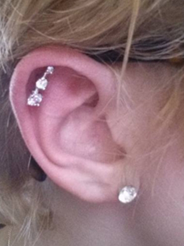 Helix-Piercing 3 Steine ​​quadratisch weiß