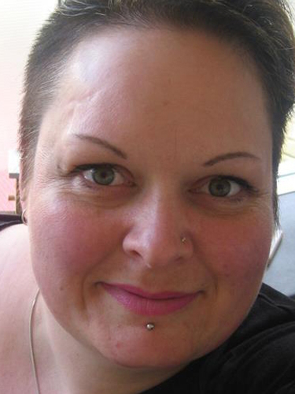 Lip piercing round LMPiercings