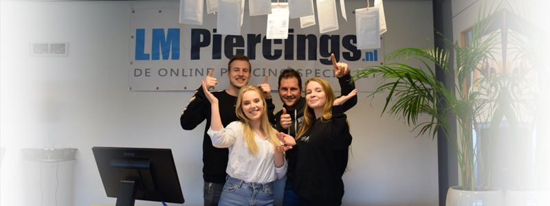 De grote weggeefactie show bij LMPiercings De grote weggeefactie show bij LMPiercings
