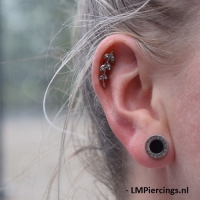 Piercing flower line wit