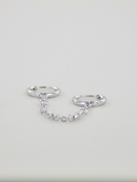 Dubbele oorring met kettinkje glitters - zilver