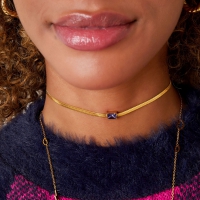 Korte ketting met vierkante bedel - zilverkleur